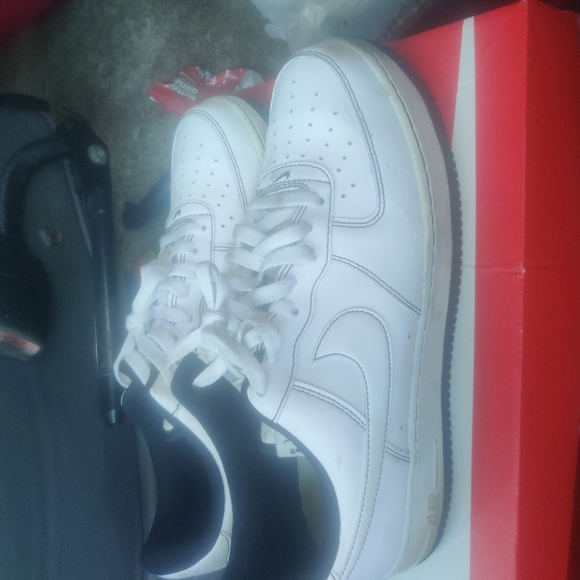 Nike White and Black Low-Top Sneakers main image 5